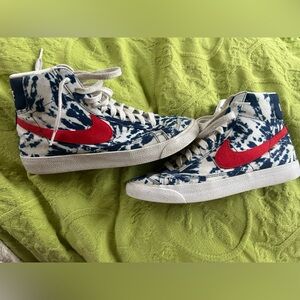 Nike Blazer CZ7874-600 Mid 77 tye dye sneaker. Size 7.5